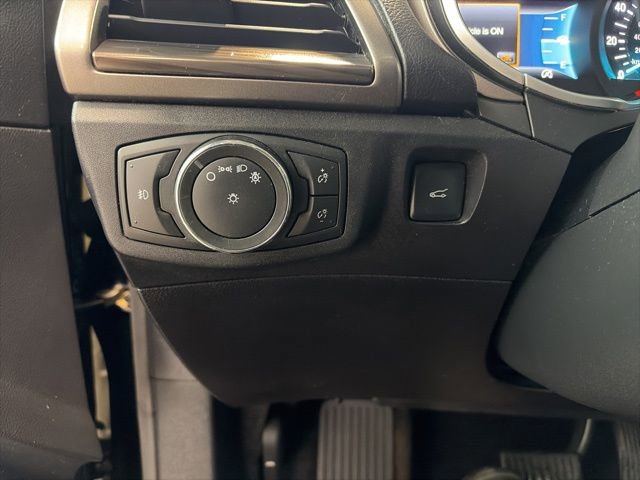 Used 2017 Ford Fusion SE w/ Fusion SE Technology Package image 15