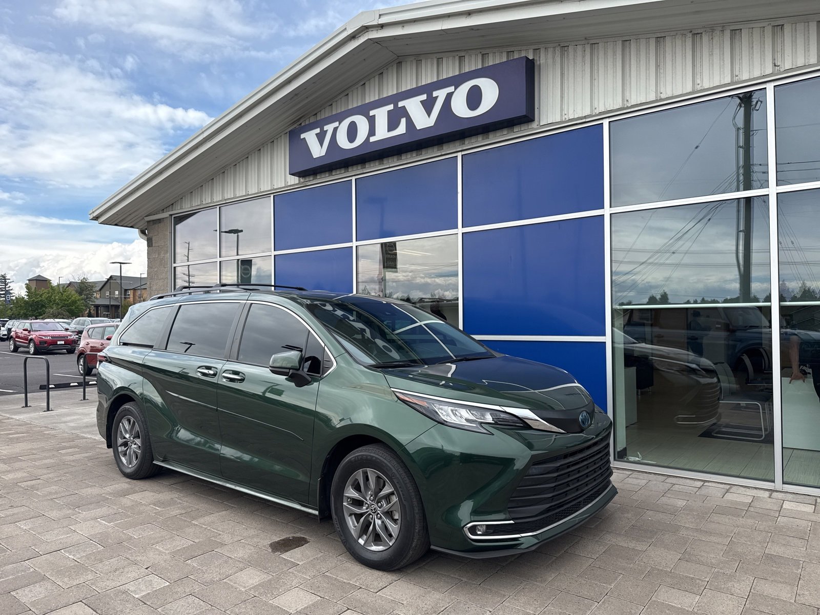Used 2023 Toyota Sienna XLE