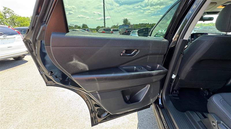 Used 2024 Nissan Pathfinder SV AWD/4WD image 33