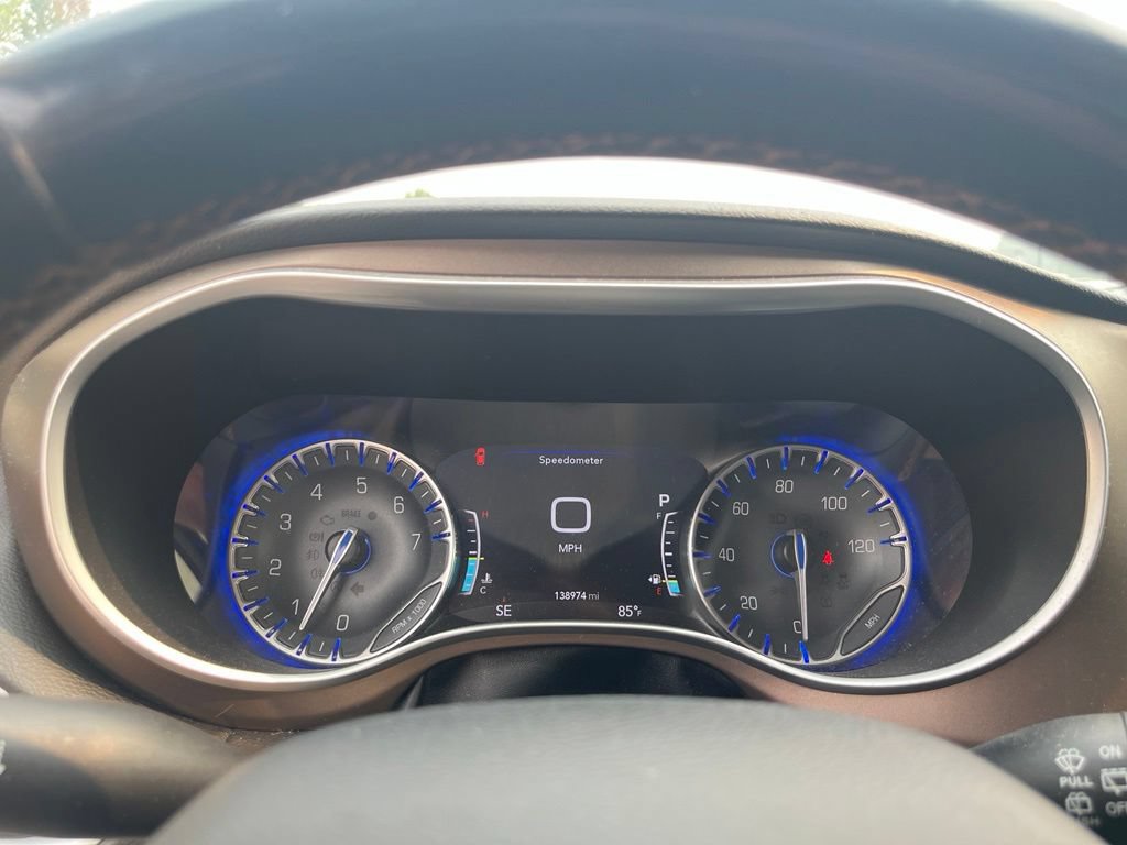 Used 2017 Chrysler Pacifica Touring-L Plus FWD image 24