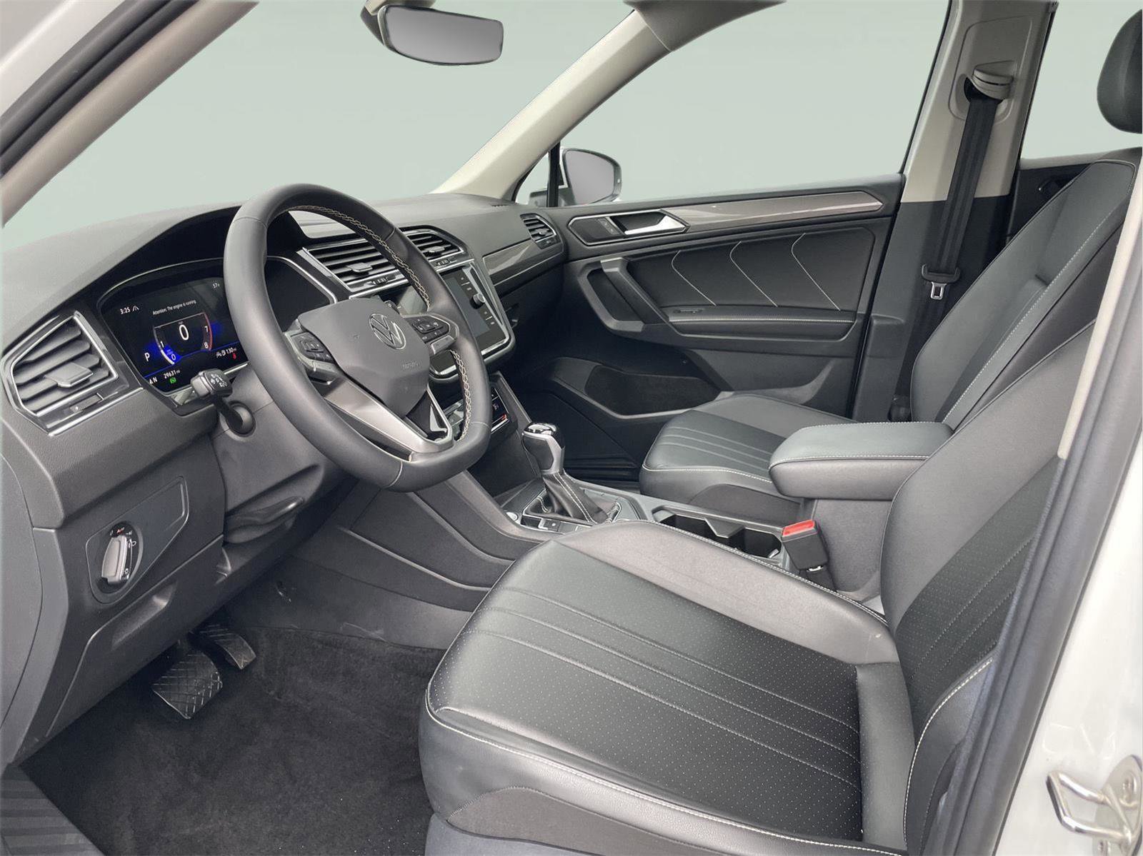 Used 2023 Volkswagen Tiguan SE AWD/4WD image 12