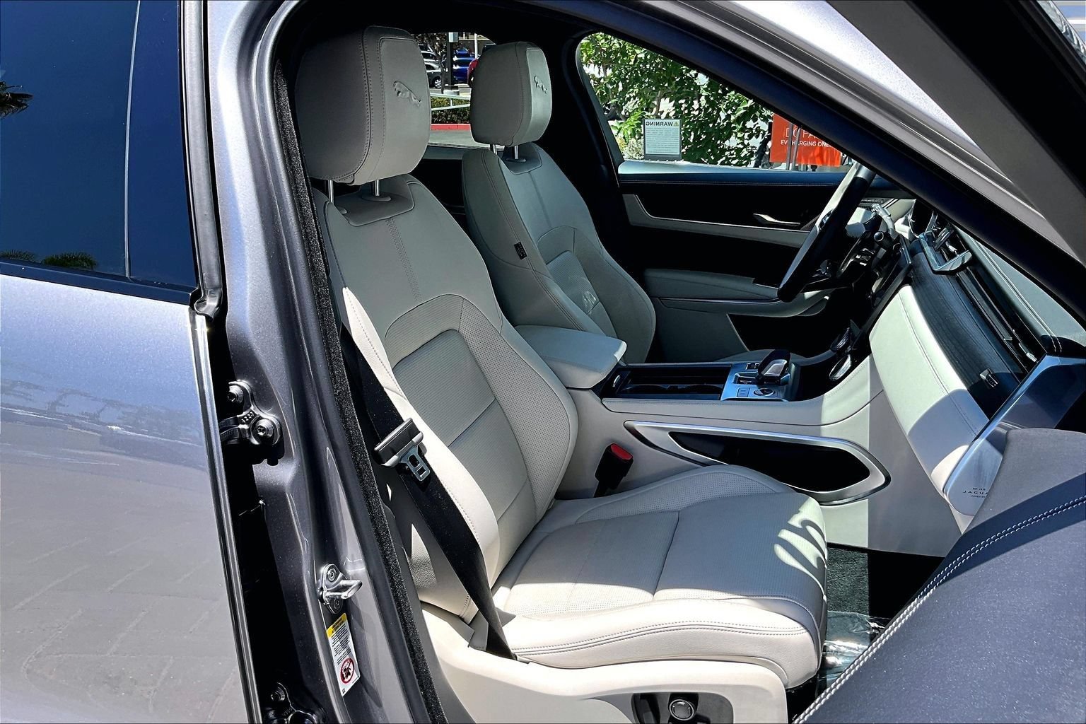 Used 2026 Jaguar F-PACE R-Dynamic S AWD/4WD image 7