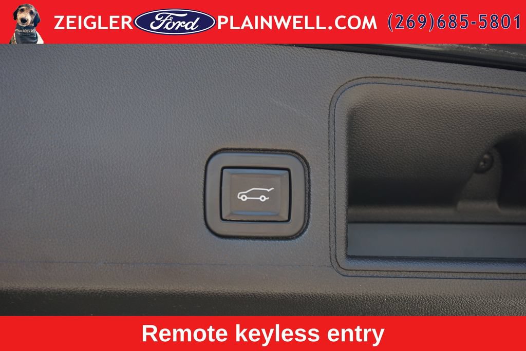 Used 2022 GMC Terrain SLT w/ Tech Package AWD/4WD image 11