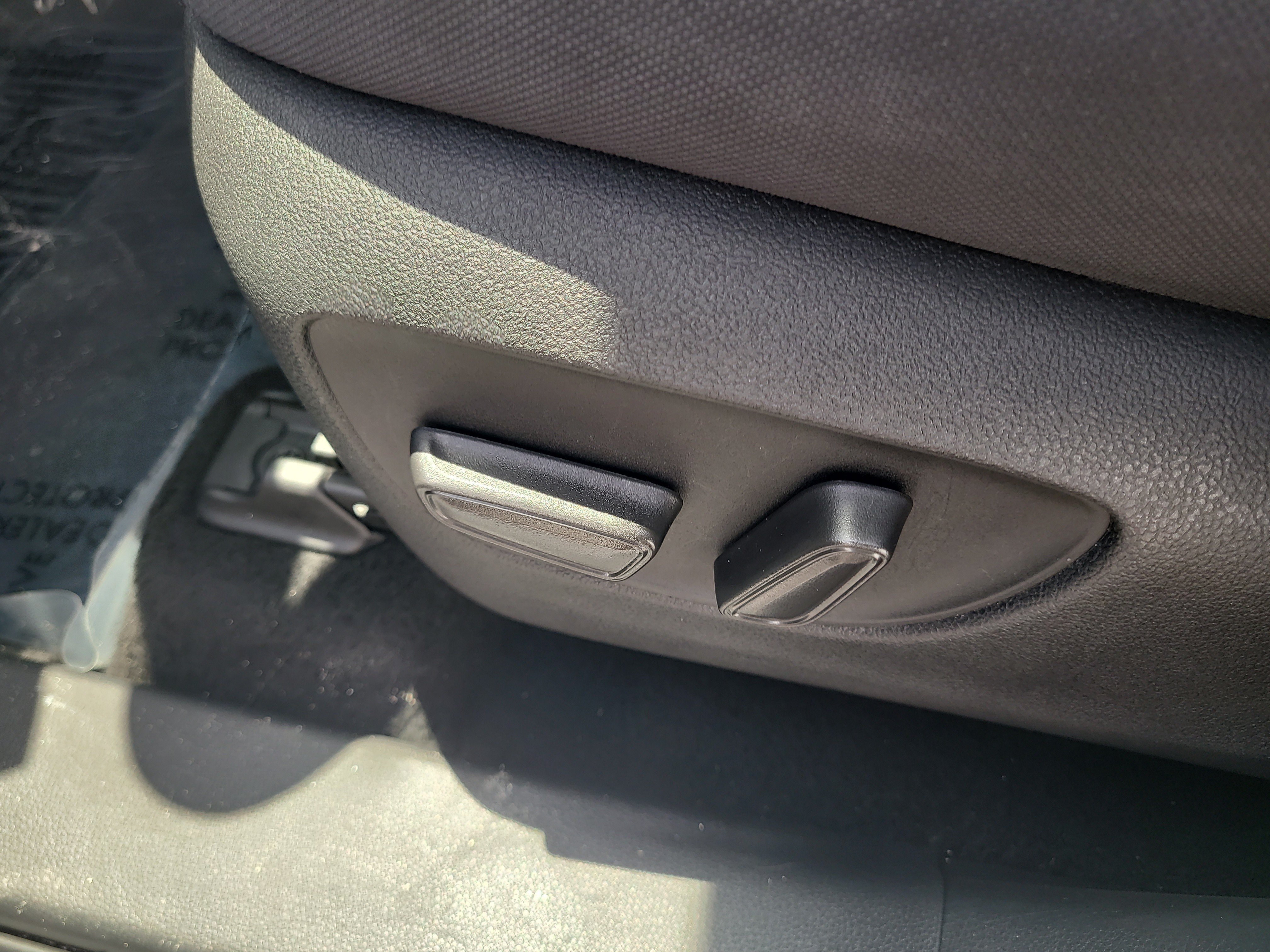 Used 2025 Toyota Highlander LE FWD image 22