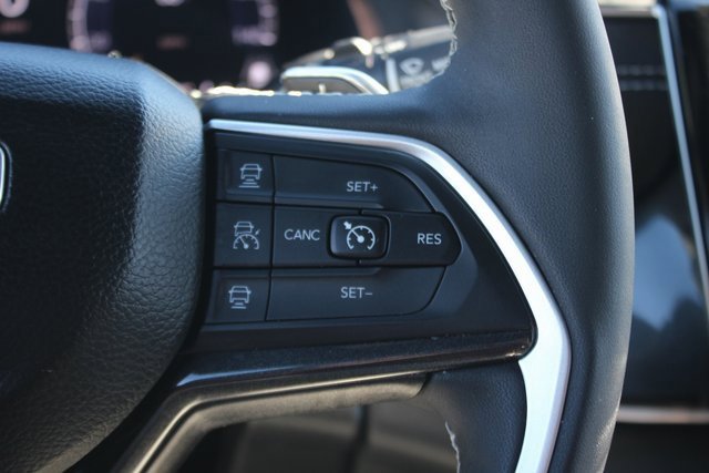 Used 2023 Jeep Grand Cherokee Altitude image 14