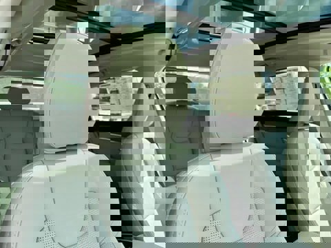 Certified 2024 Volvo S90 T8 Ultimate w/ Lounge Package image 9