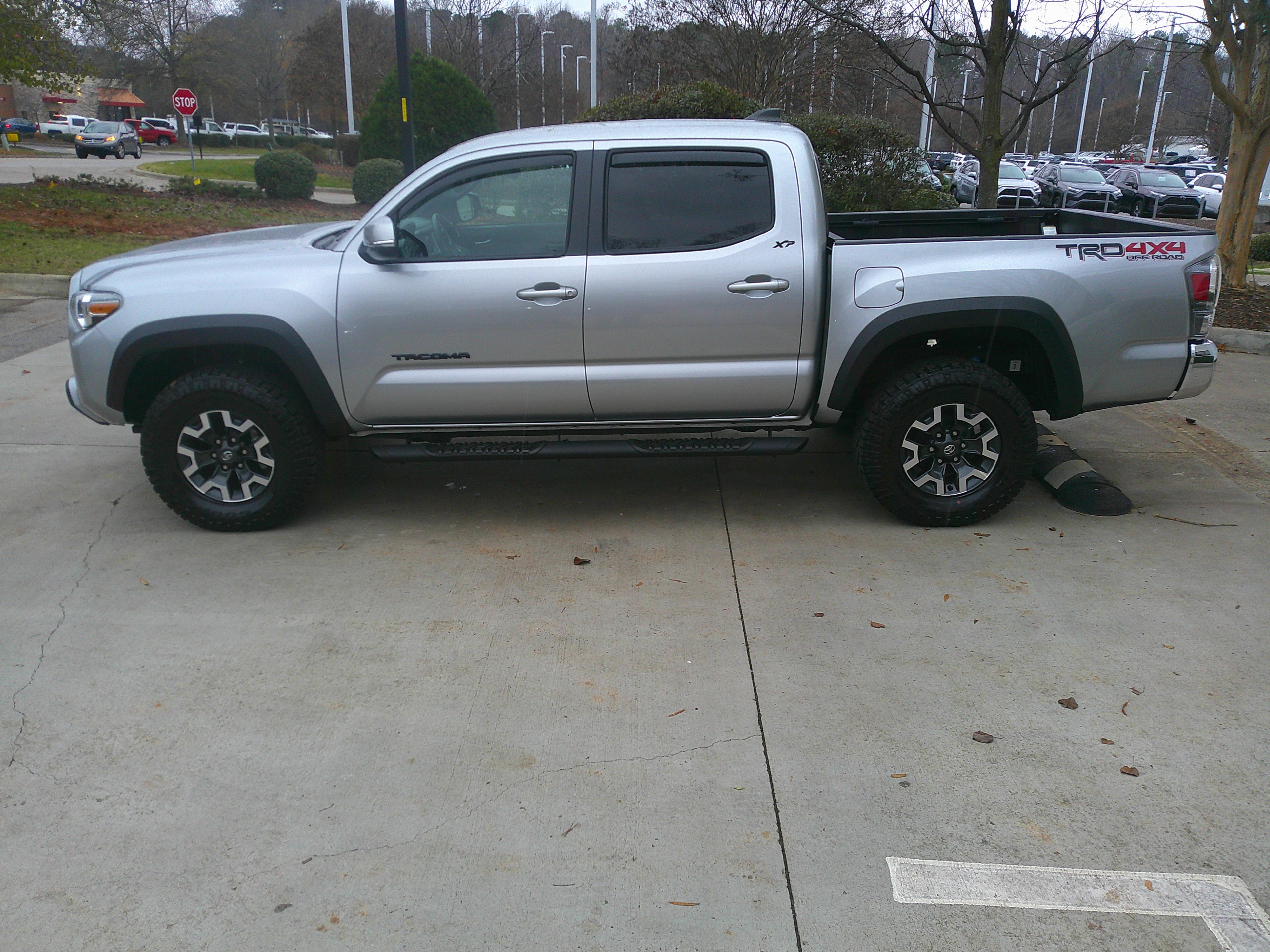Used 2023 Toyota Tacoma TRD Off-Road image 10