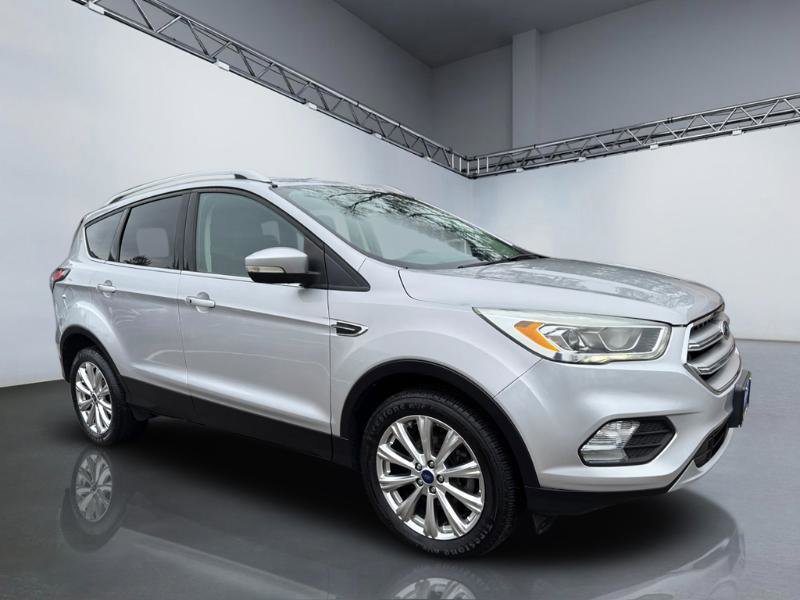 Used 2017 Ford Escape Titanium image 9