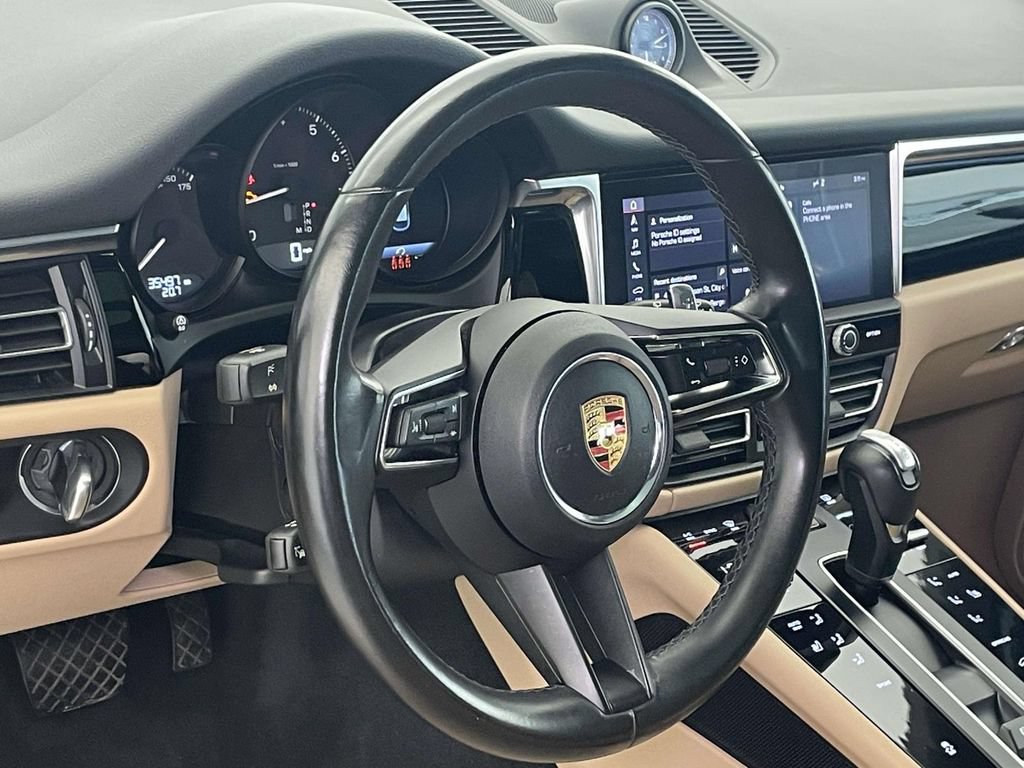 Certified 2023 Porsche Macan AWD/4WD image 4