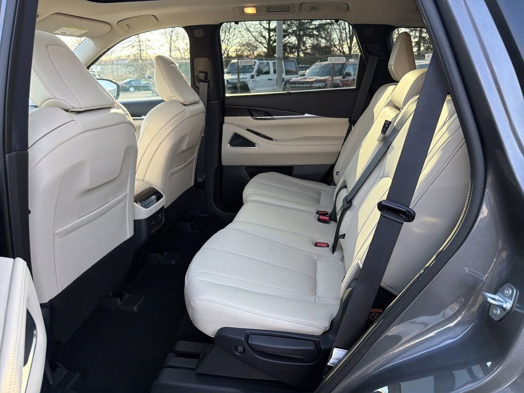 Used 2022 INFINITI QX60 Sensory w/ Vision Package image 13