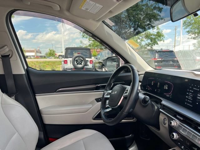 Certified 2024 Kia Telluride S w/ S Sunroof Package FWD image 41