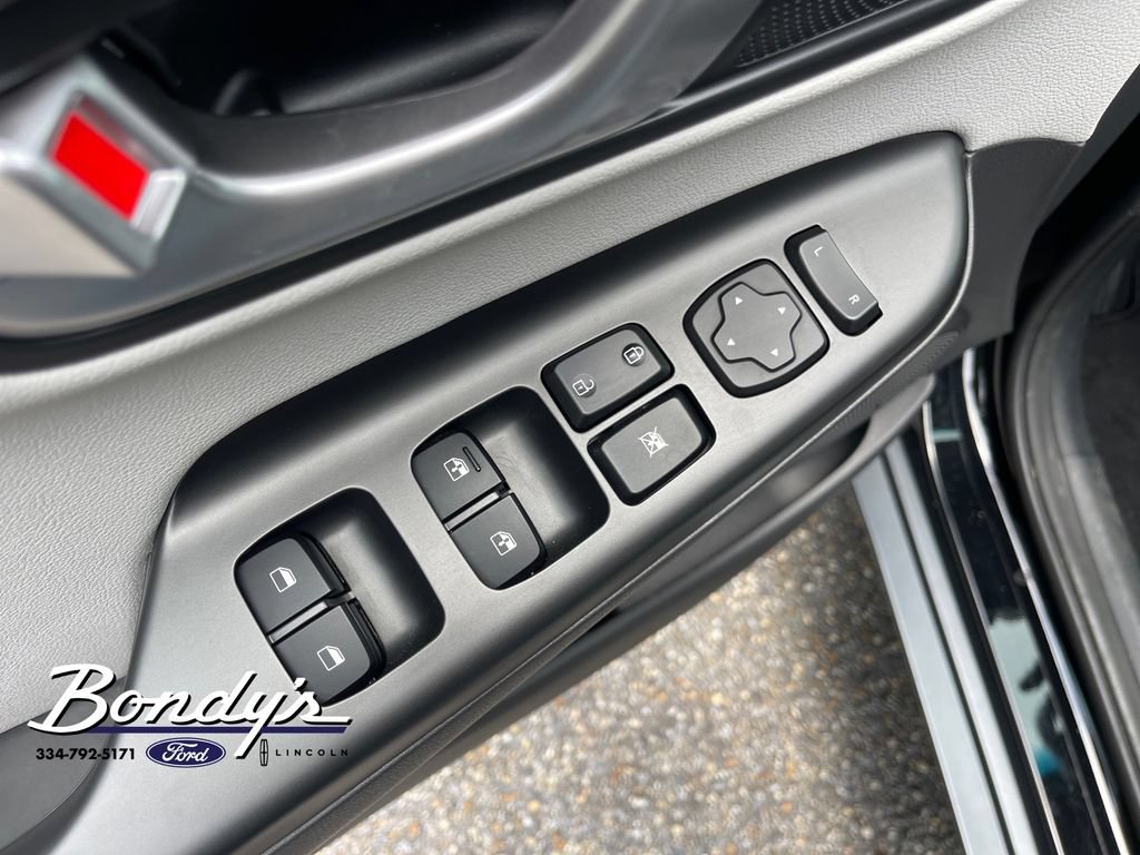 Used 2023 Hyundai Kona Limited FWD image 8