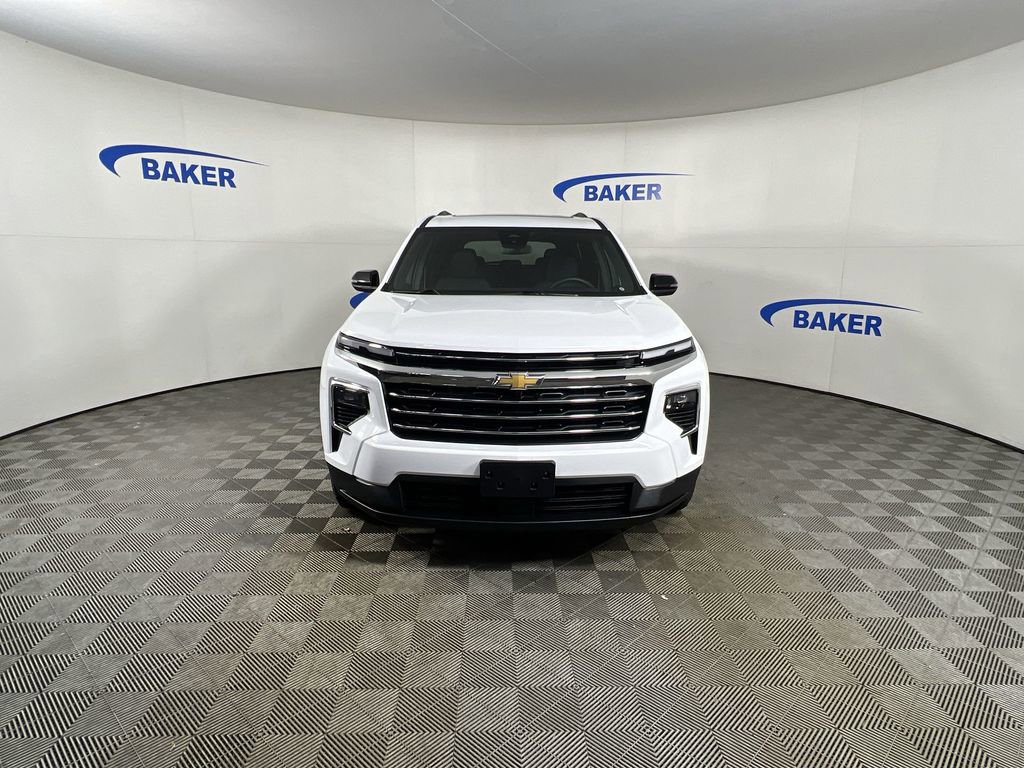 Certified 2025 Chevrolet Traverse LT w/ Sun and Wheel Package image 3