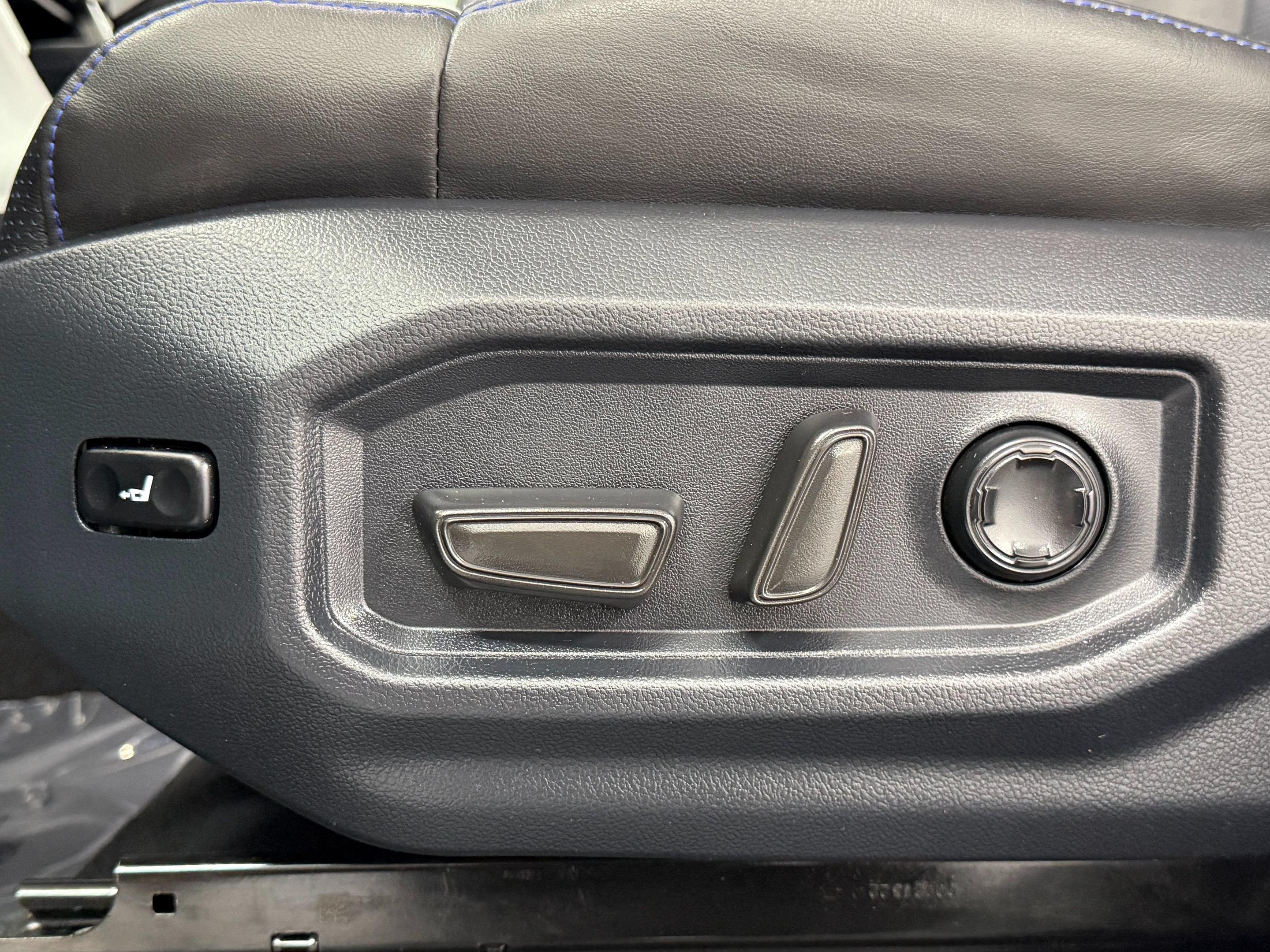 Used 2022 Toyota Tundra Platinum AWD/4WD image 33