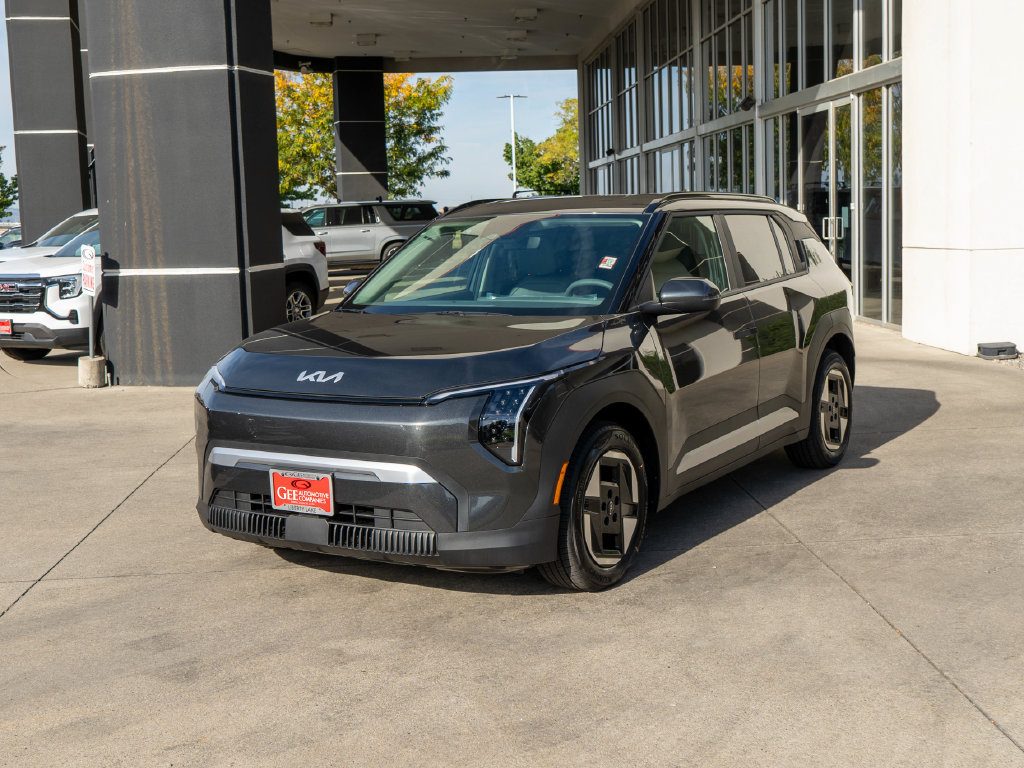 New 2027 Kia EV3 Wind FWD image 3