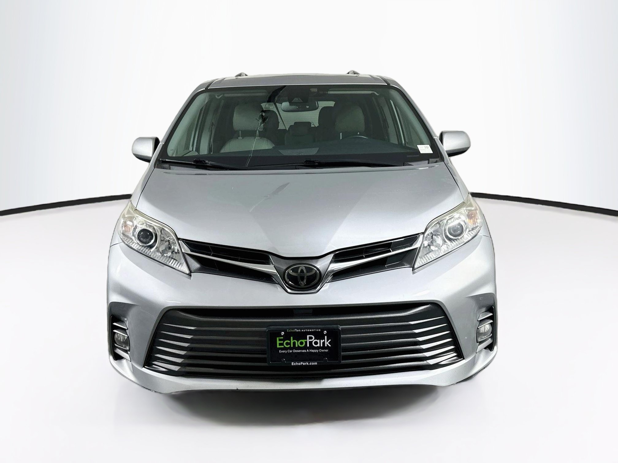 Used 2020 Toyota Sienna XLE Premium FWD image 2