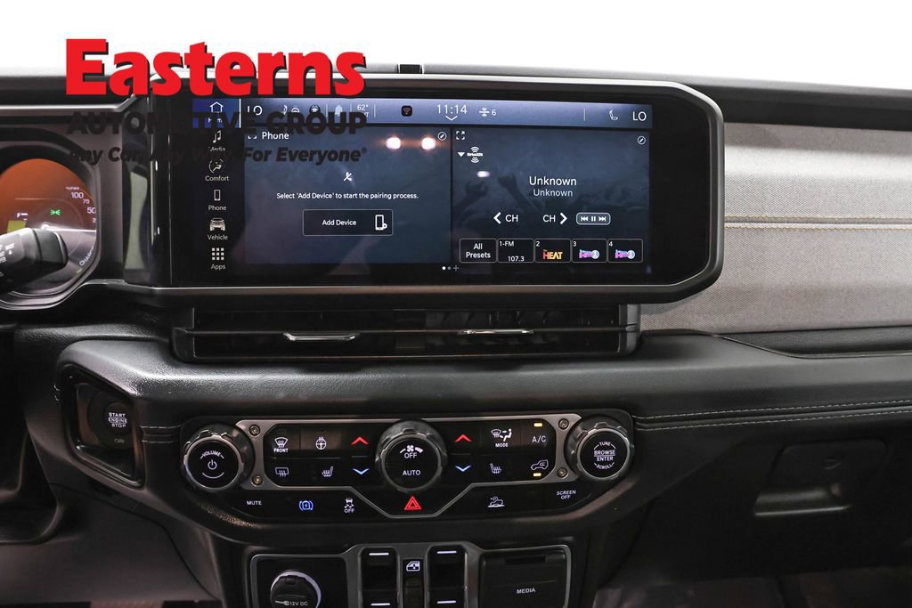 Used 2025 Jeep Wrangler Unlimited Sahara image 12