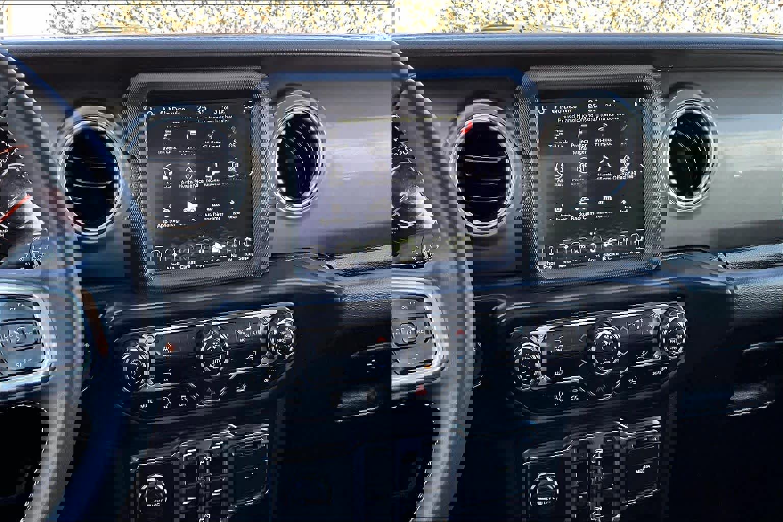 Used 2023 Jeep Gladiator Overland image 7