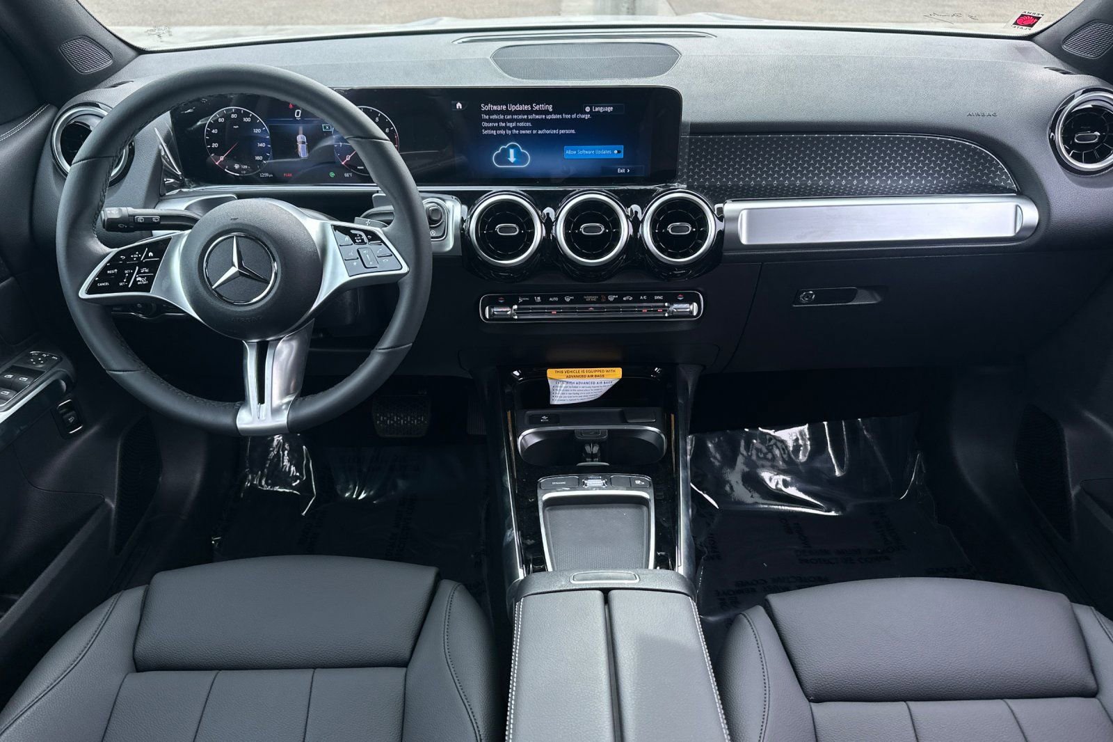 New 2026 Mercedes-Benz GLB 250 image 2