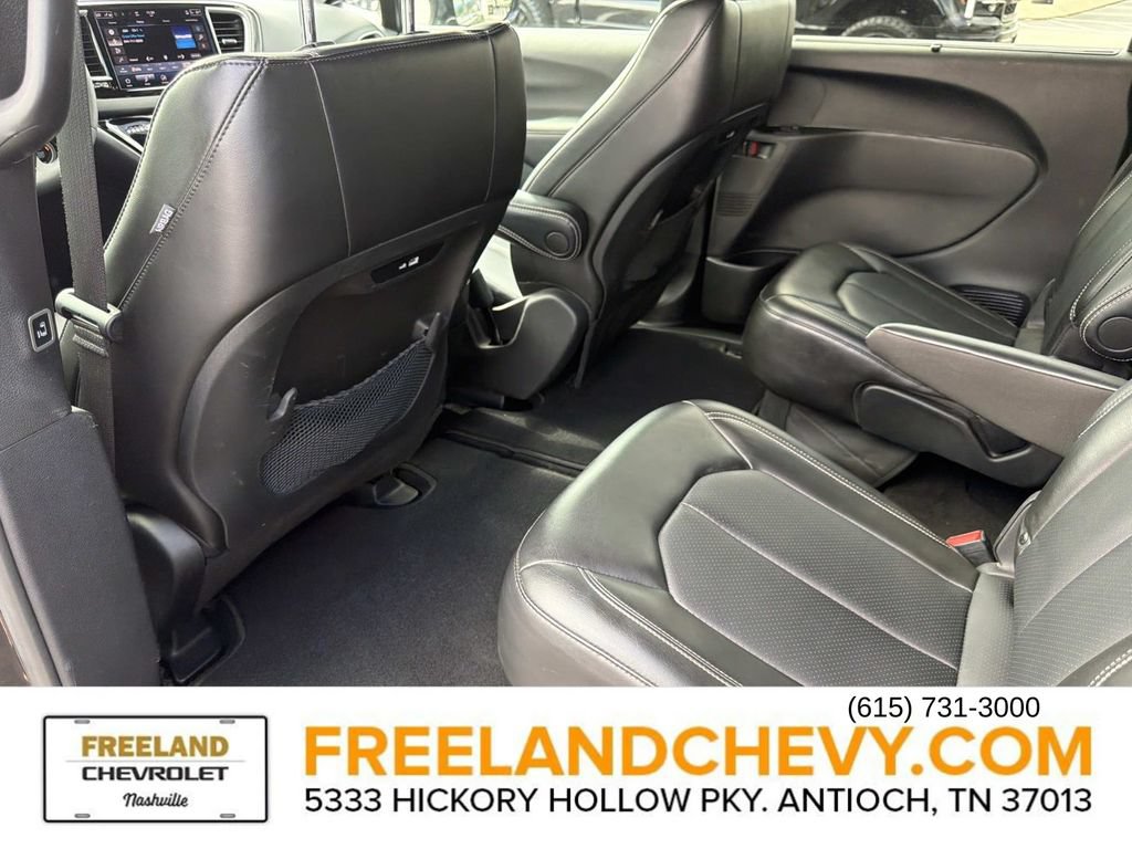 Used 2025 Chrysler Pacifica Select FWD image 17