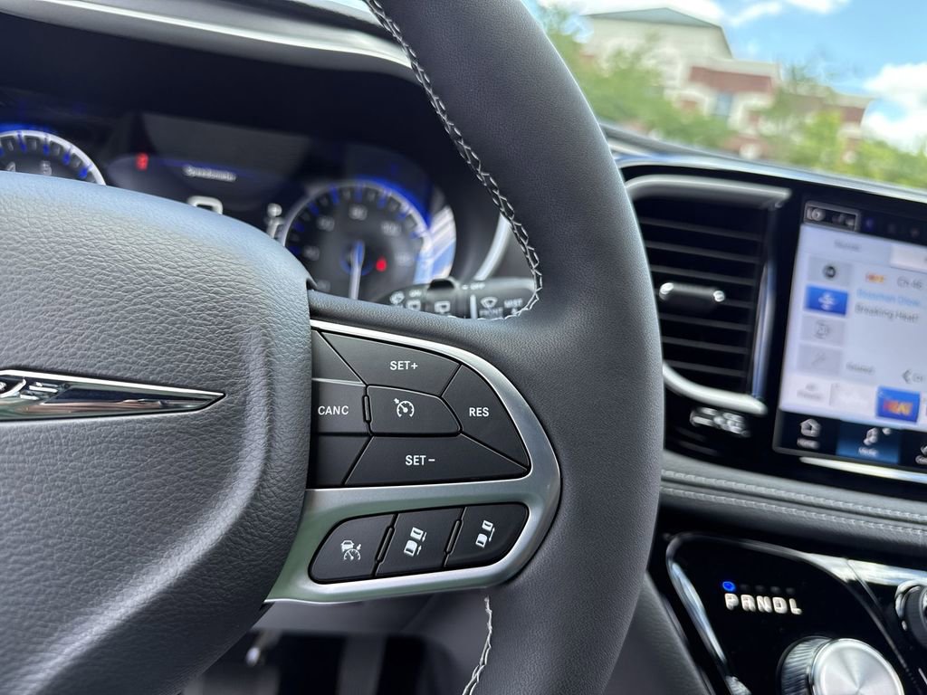 New 2026 Chrysler Pacifica Select image 15