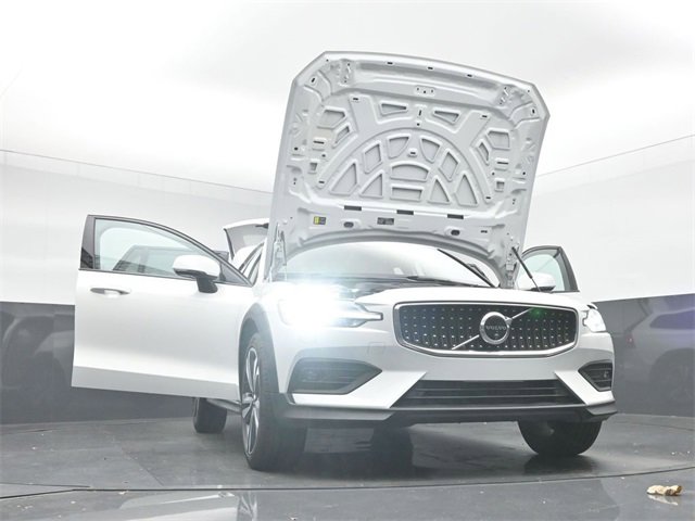 Used 2024 Volvo V60 B5 Cross Country Plus image 55