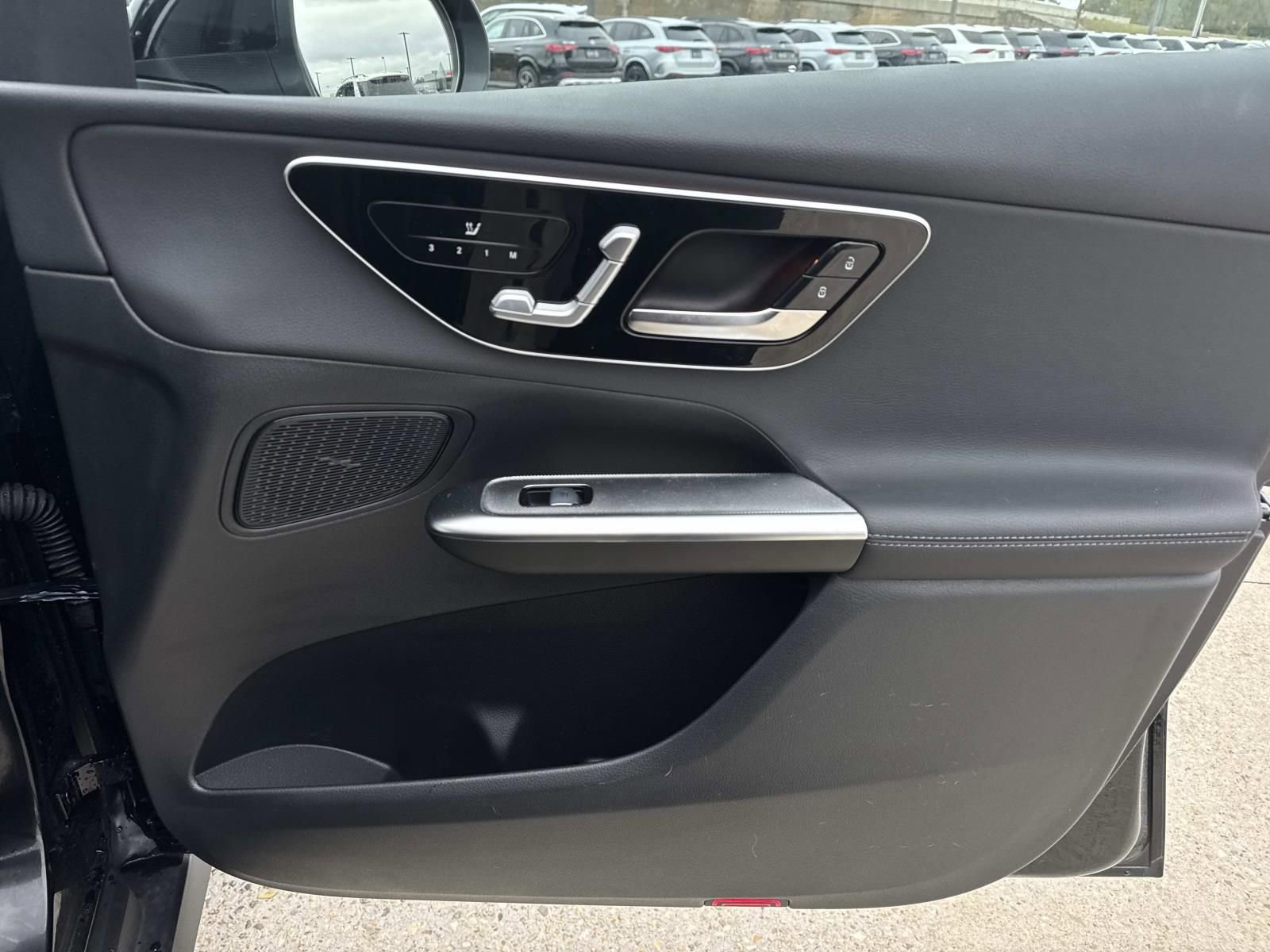 Used 2025 Mercedes-Benz GLC 300 4MATIC image 14