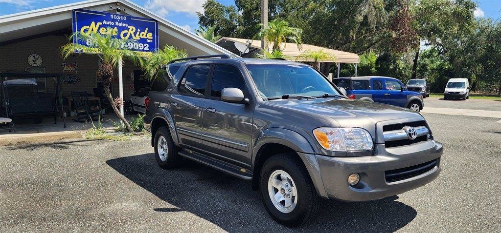 Used 2006 Toyota Sequoia SR5 RWD image 2