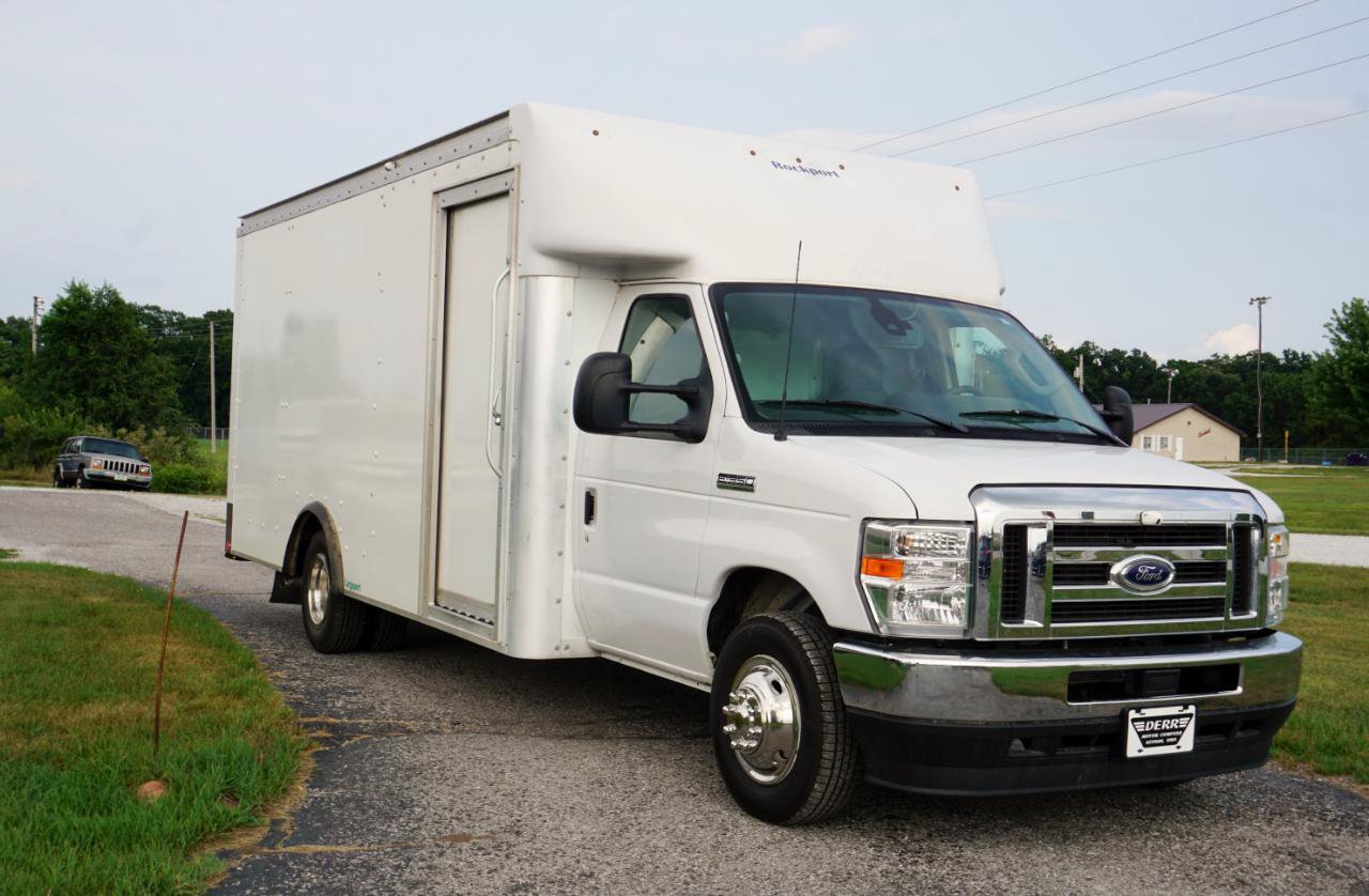 Used 2023 Ford E-350 and Econoline 350 Super Duty w/ Driver's Safety Package RWD image 4