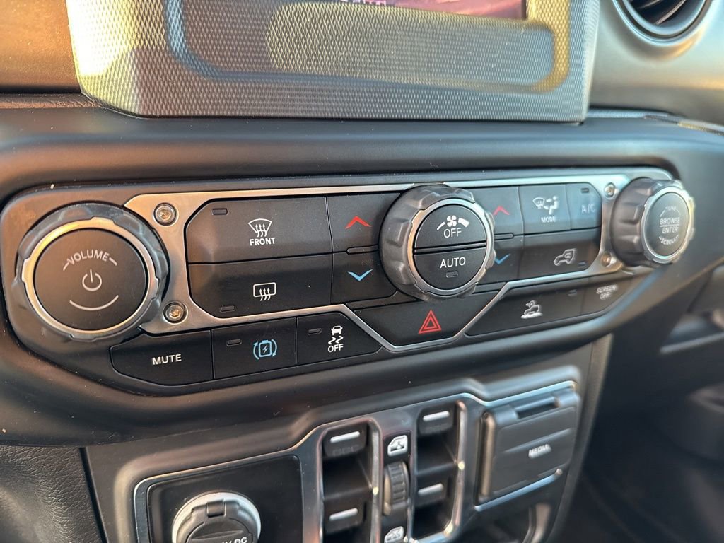 Used 2023 Jeep Wrangler Unlimited w/ Convenience Group image 24