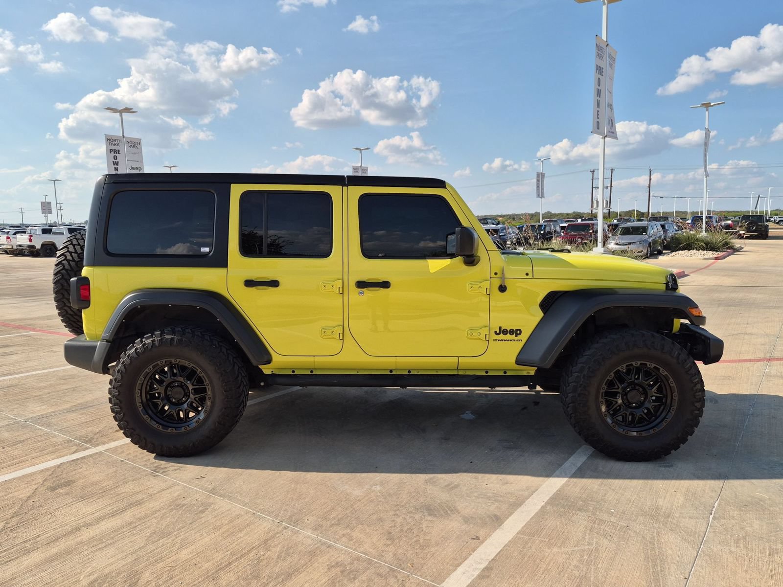 Used 2023 Jeep Wrangler Unlimited Sport AWD/4WD image 2