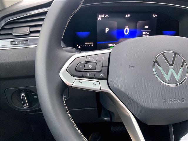 Used 2023 Volkswagen Tiguan SE w/ Panoramic Sunroof Package AWD/4WD image 13