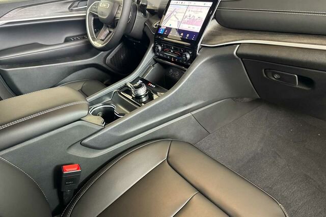 New 2025 Jeep Grand Cherokee Limited image 13