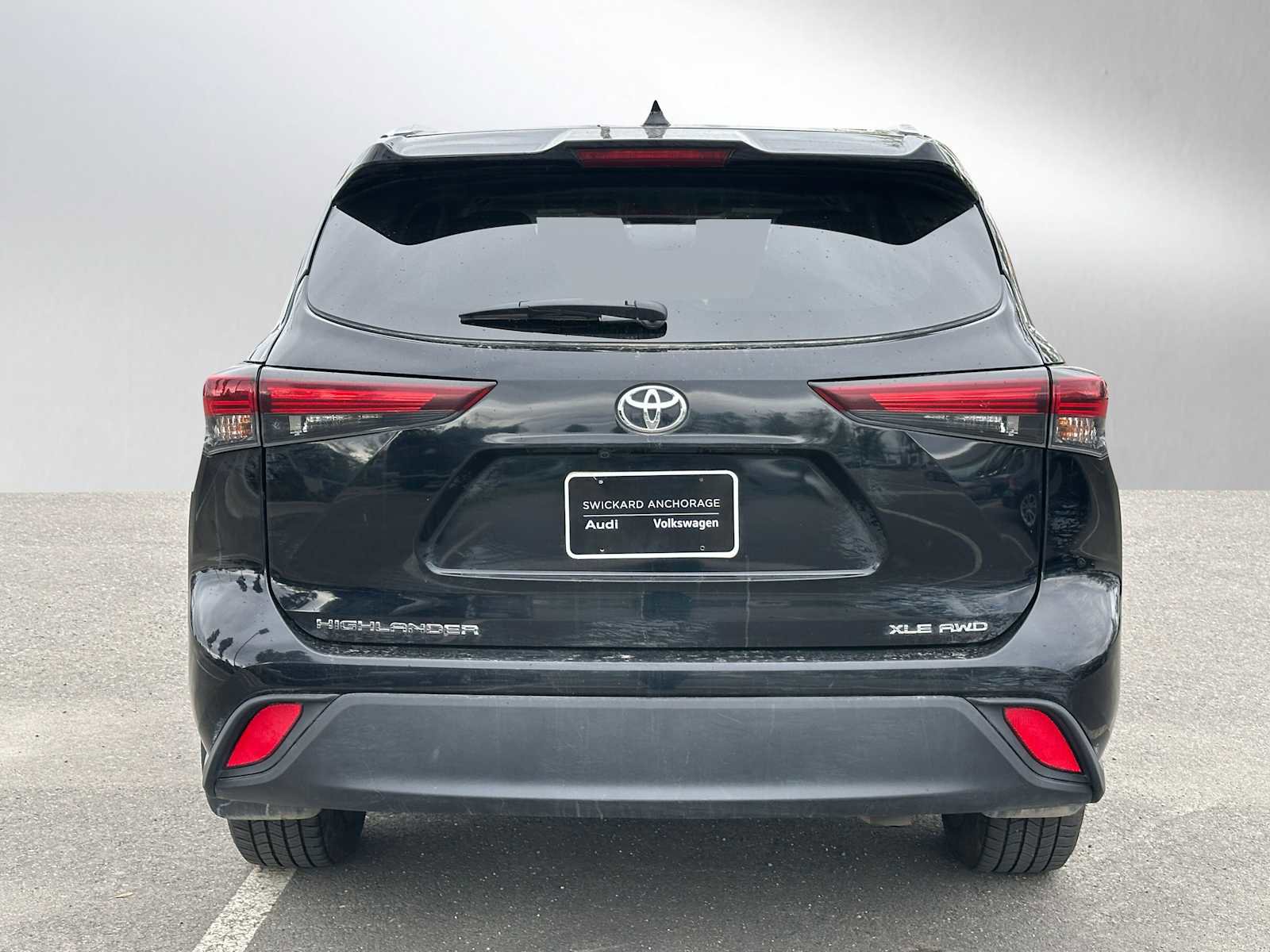Used 2024 Toyota Highlander XLE image 4