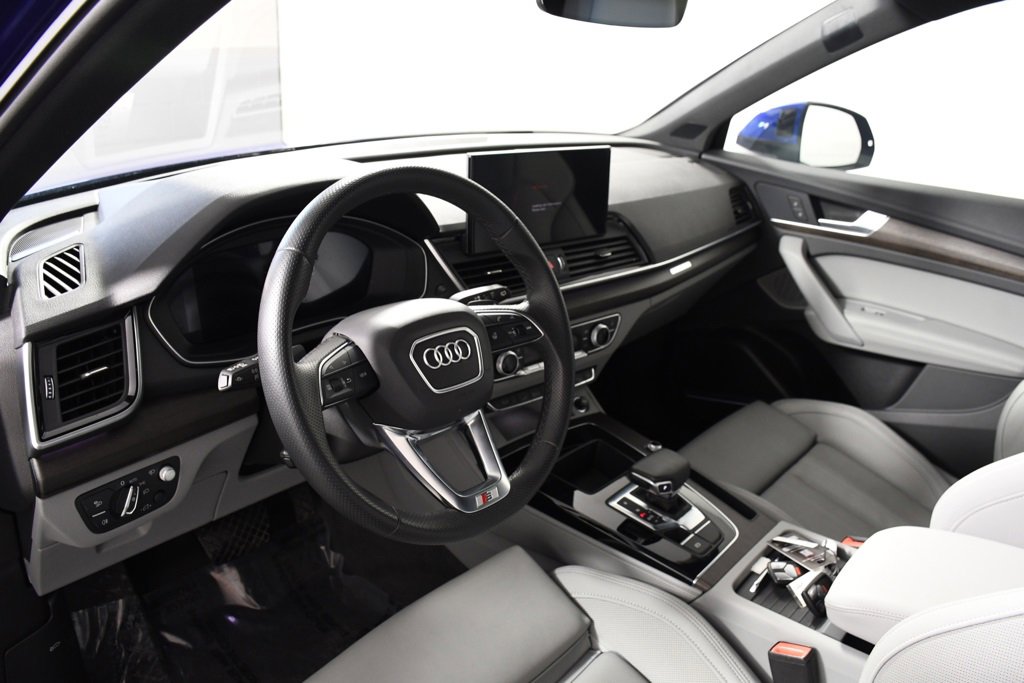 Used 2024 Audi Q5 e Prestige w/ Prestige Package image 12