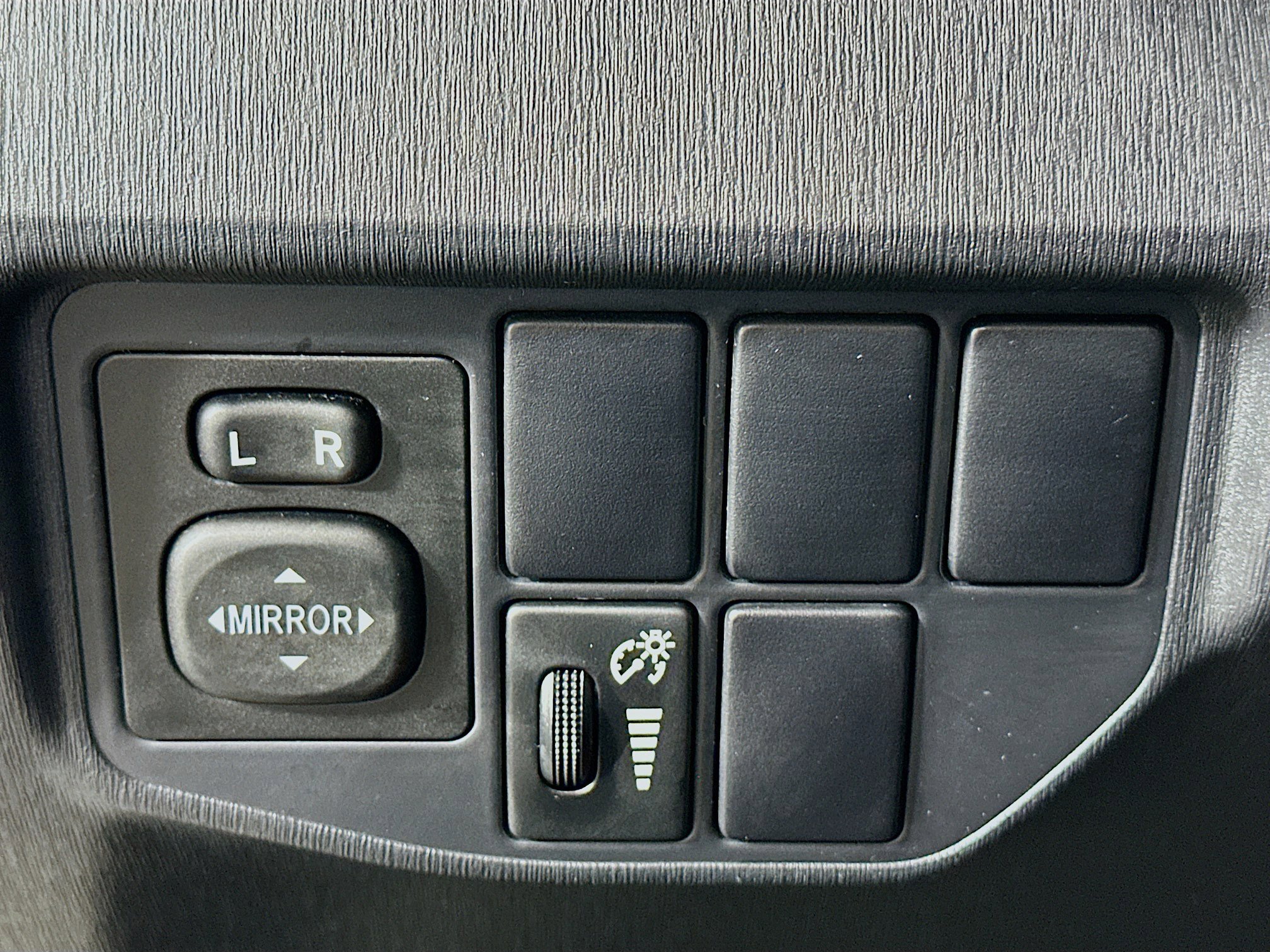 Used 2015 Toyota Prius Persona Series FWD image 16