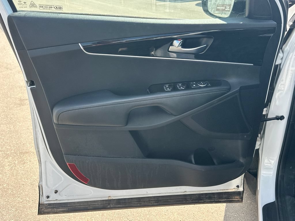 Used 2019 Kia Sorento FWD V6 image 10
