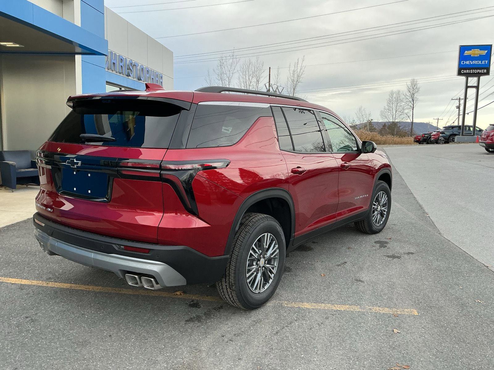 New 2026 Chevrolet Traverse LT image 3