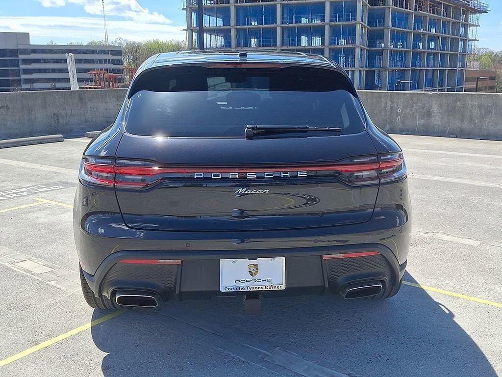 Certified 2025 Porsche Macan image 9