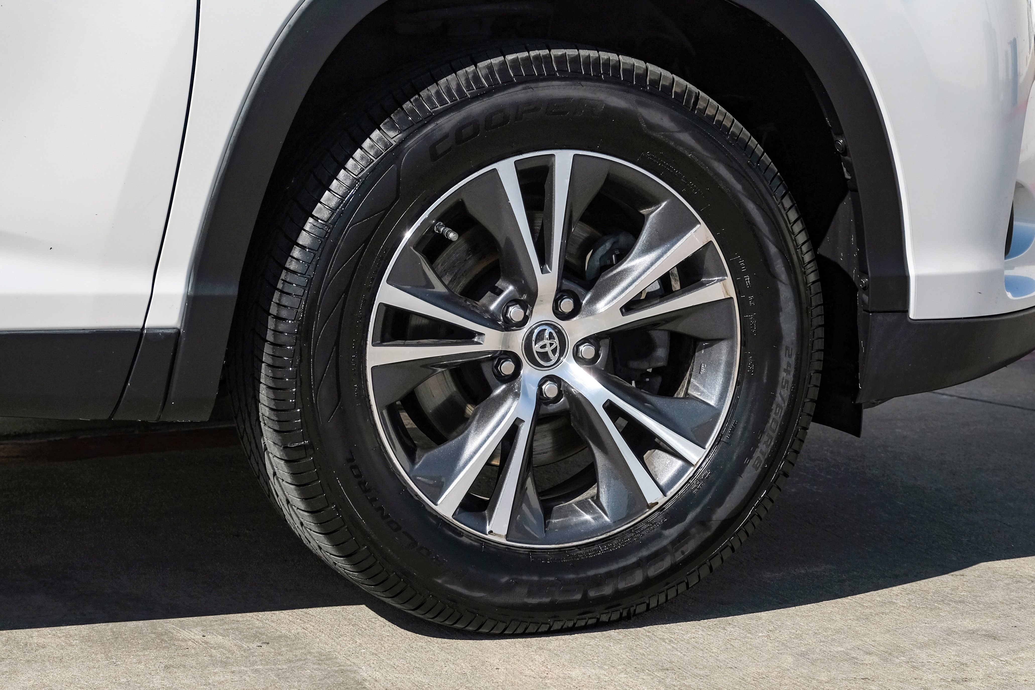 Used 2019 Toyota Highlander LE FWD image 44