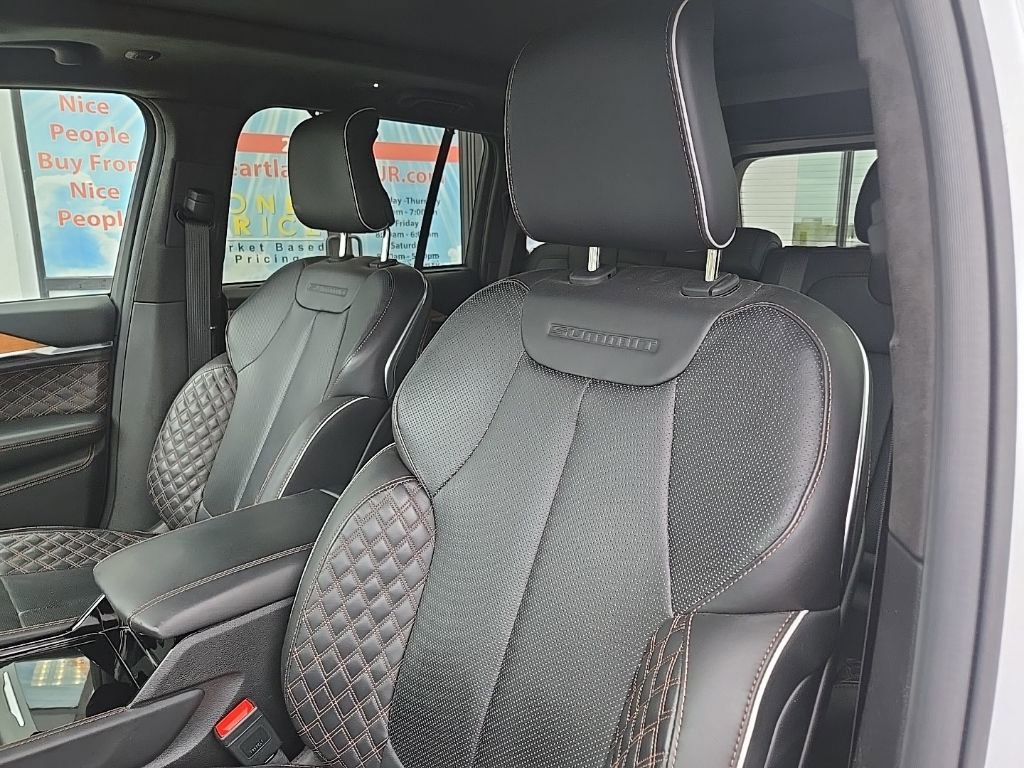 Used 2022 Jeep Grand Cherokee Summit AWD/4WD image 35
