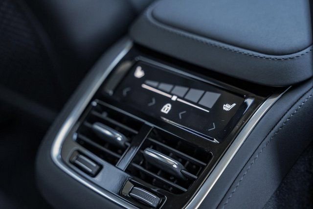New 2026 Volvo XC90 B6 Plus w/ Protection Package Premier image 31
