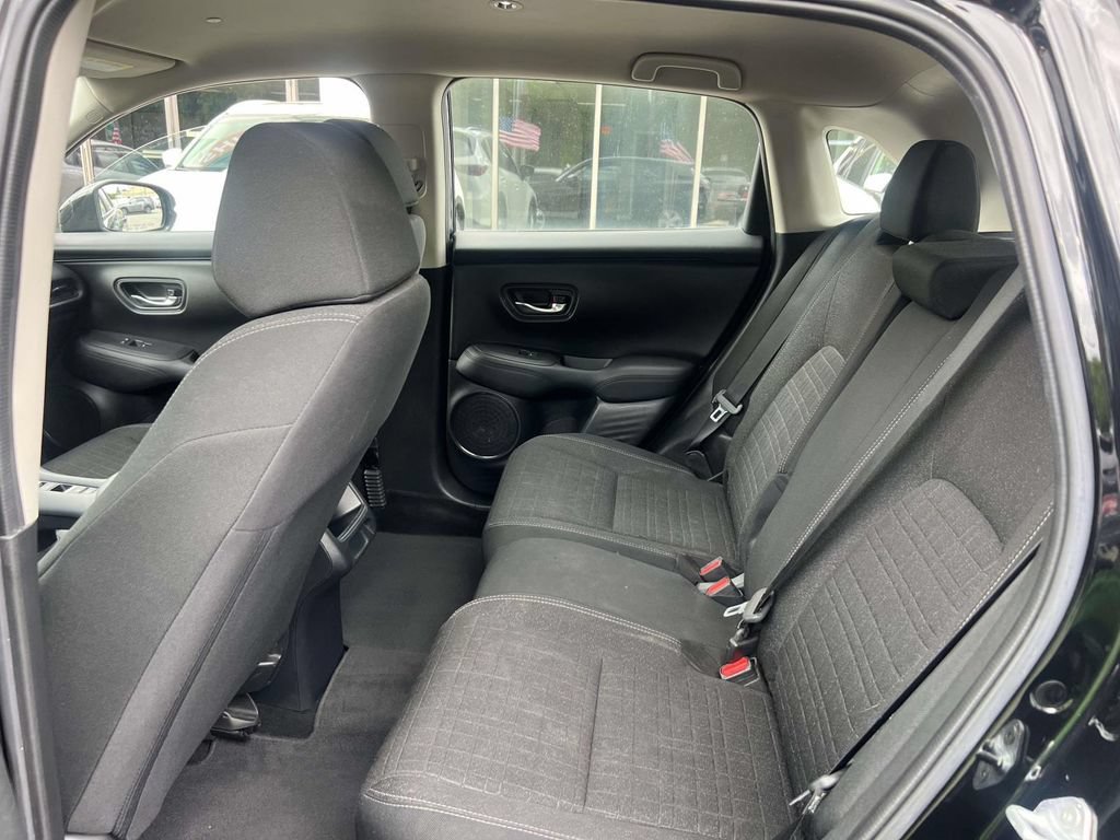 Used 2023 Honda HR-V LX image 11