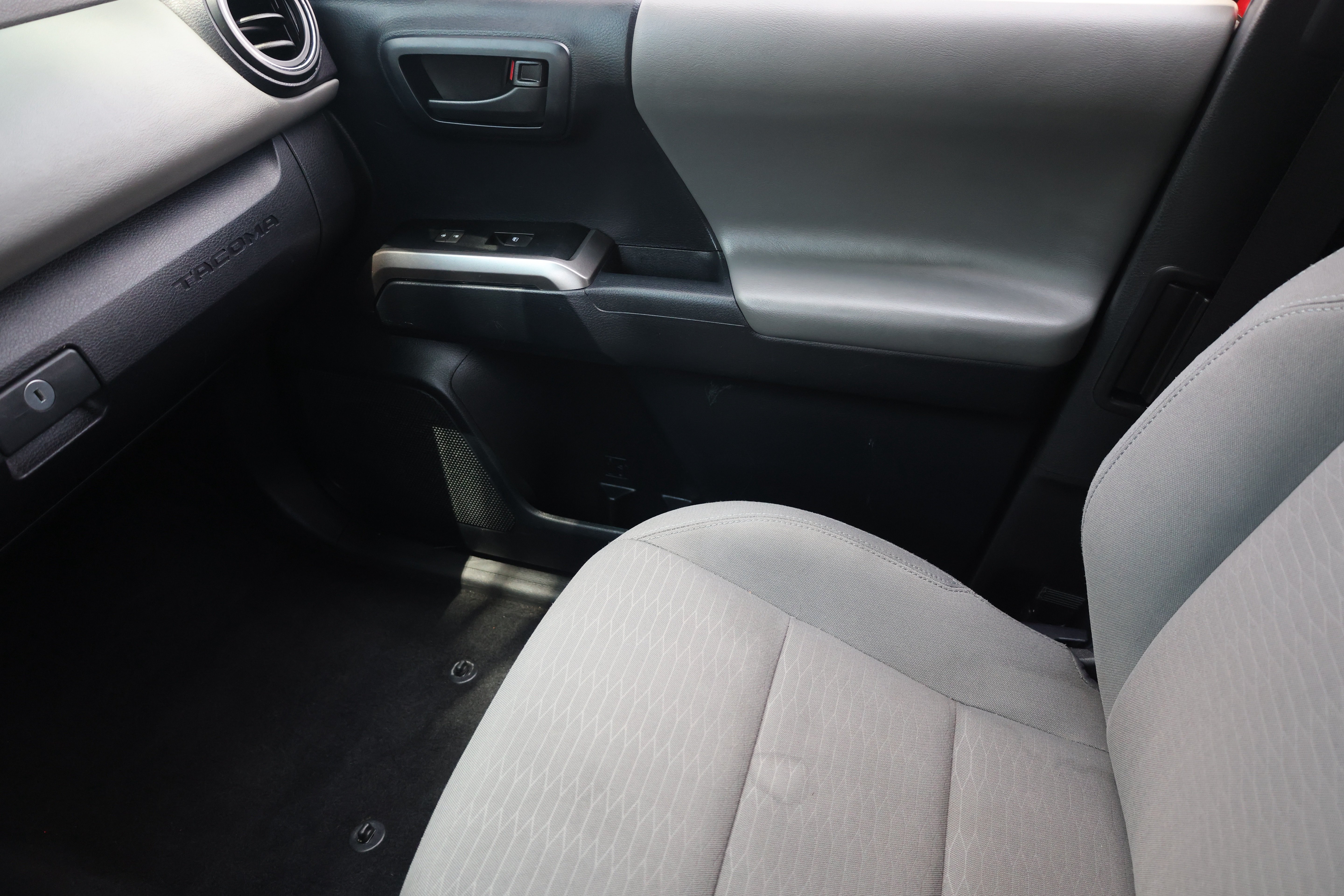 Used 2019 Toyota Tacoma SR5 RWD image 11
