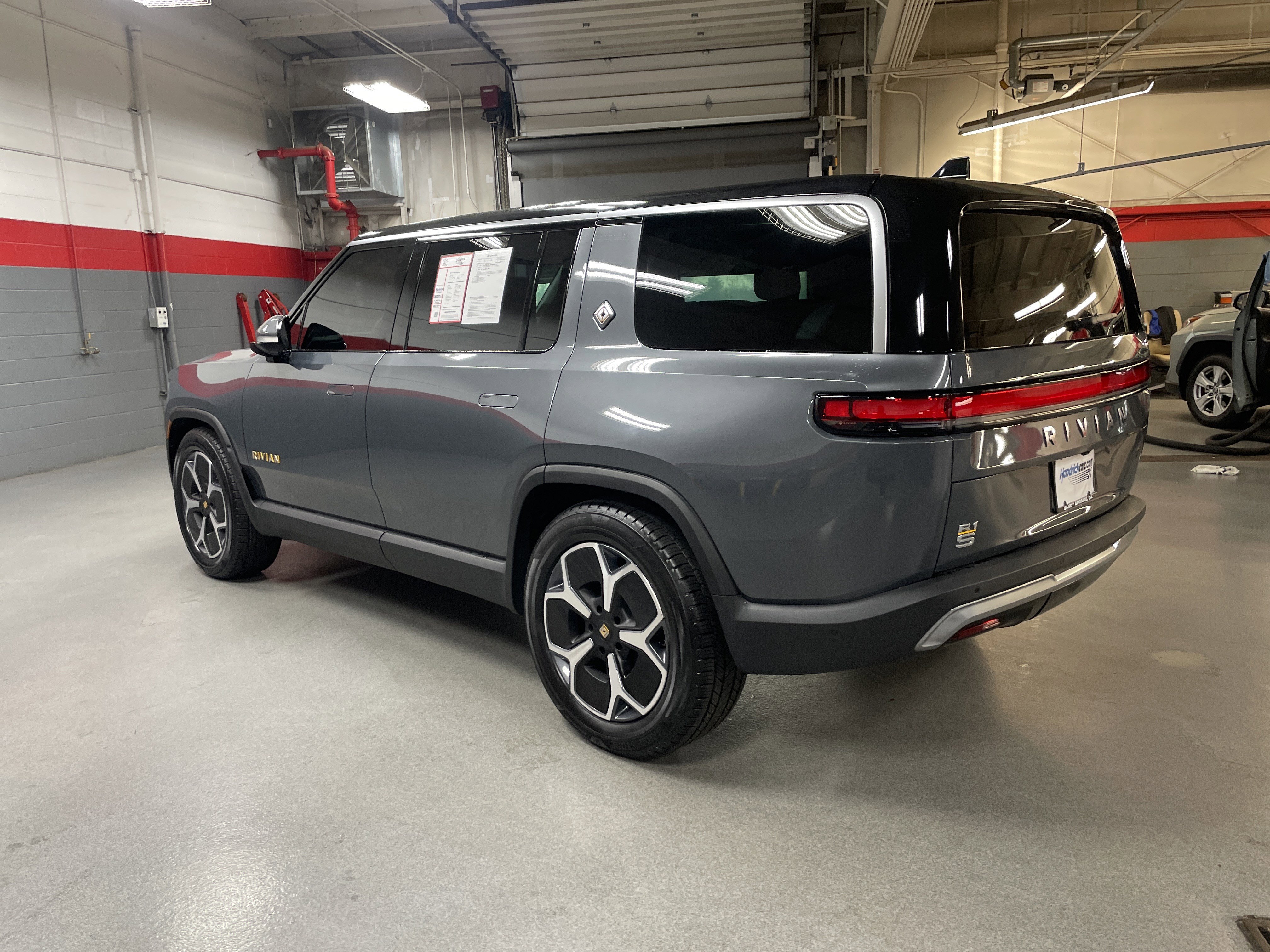 Used 2024 Rivian R1S Adventure image 8