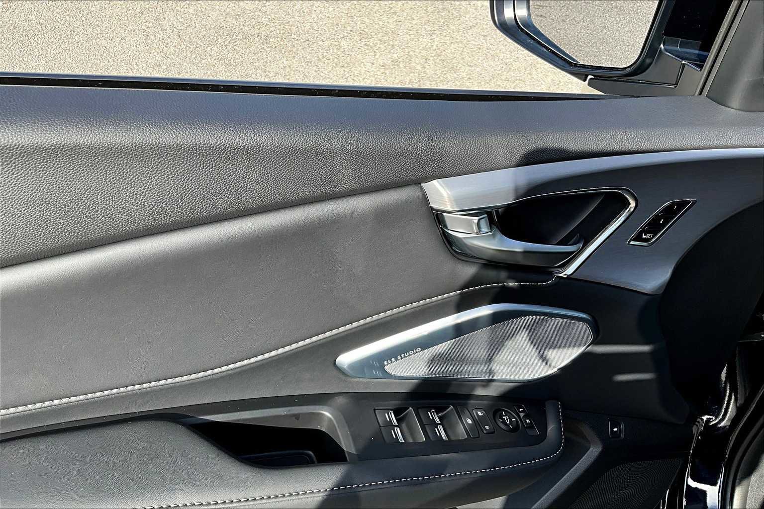 Certified 2025 Acura RDX SH-AWD w/ Technology Package image 10