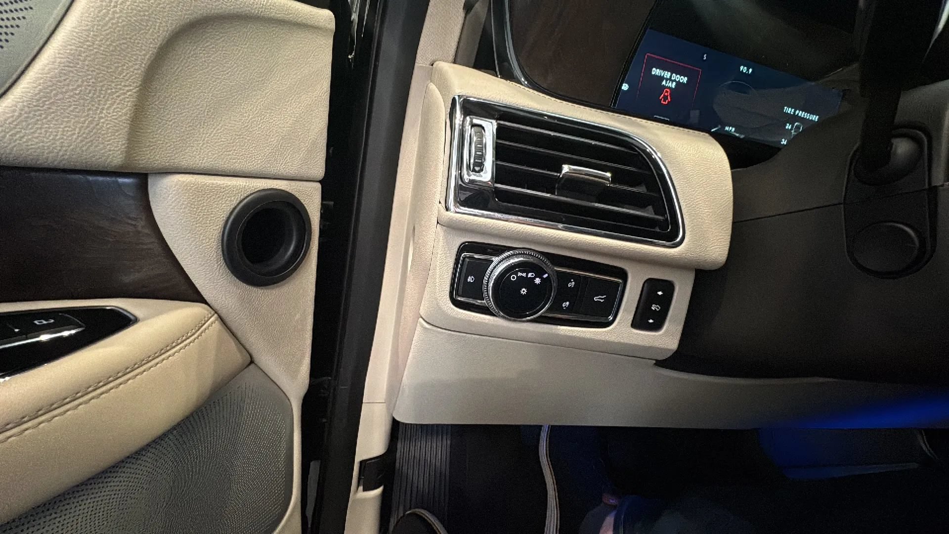 Used 2019 Lincoln Navigator L Reserve w/ Cargo Package AWD/4WD image 48