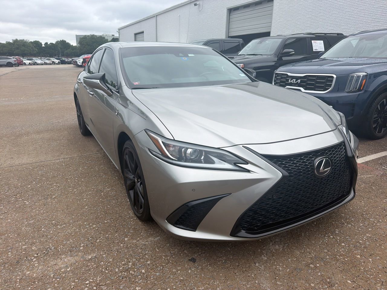 Used 2020 Lexus ES 350 F Sport w/ Accessory Package FWD image 3