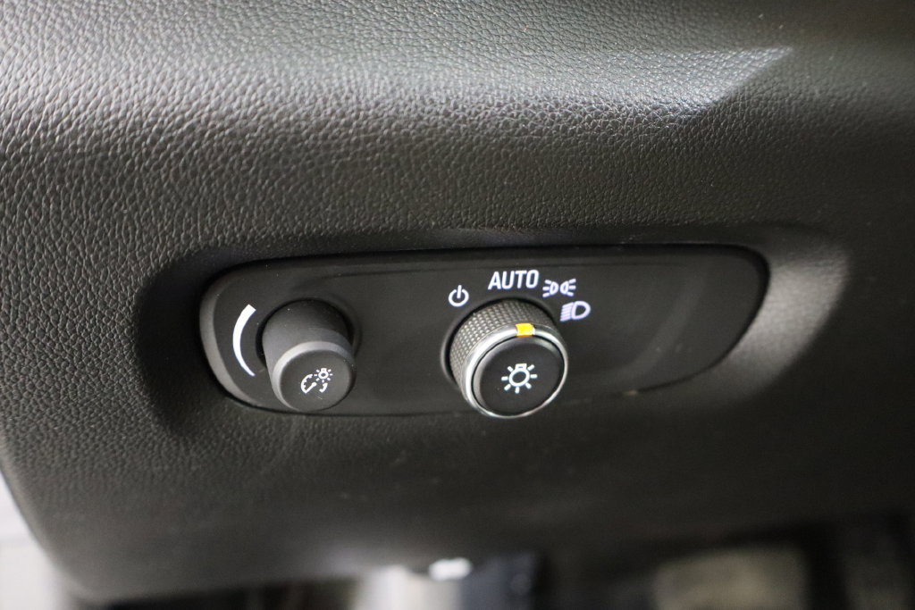 Used 2023 Chevrolet Traverse LS FWD image 24