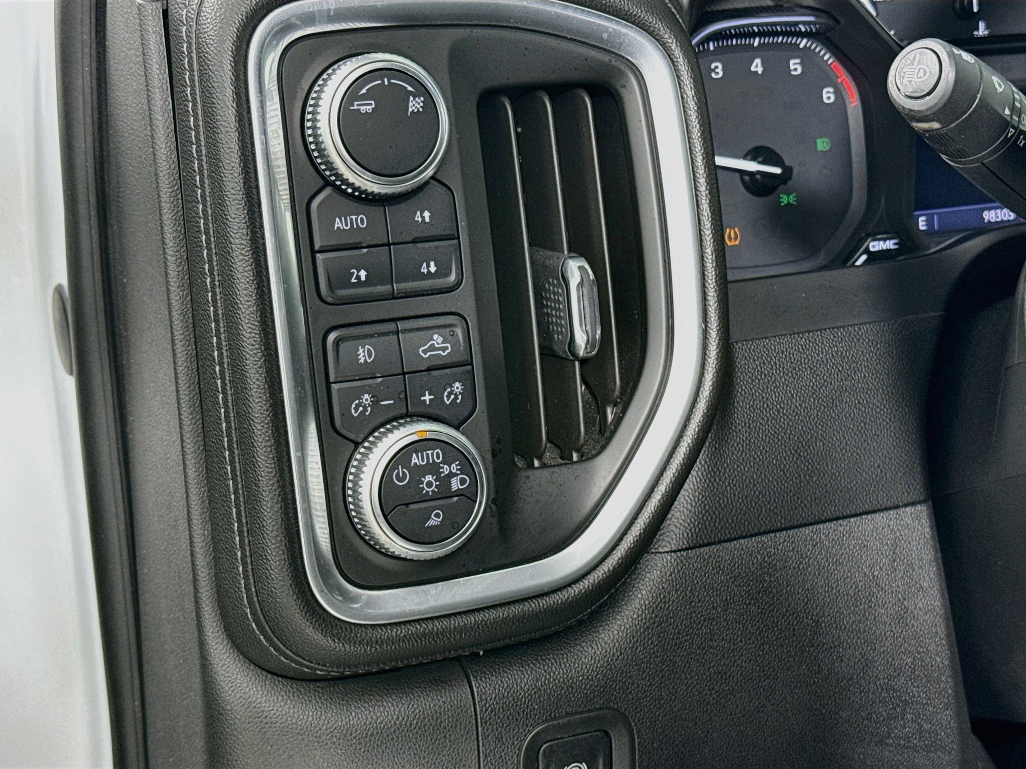 Used 2019 GMC Sierra 1500 SLT w/ SLT Premium Plus Package AWD/4WD image 10